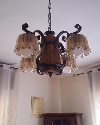 lampadario in legno con portalampada in vetro 
