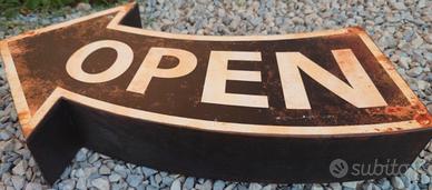 Insegna freccia “ open “