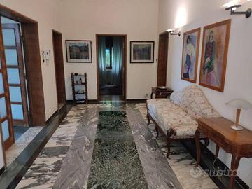 Villa di 665 m² con più di 5 locali e box auto dop