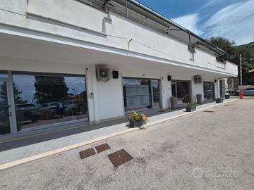 Colle Martino, luminoso locale commerciale
