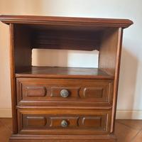 Comodino in legno