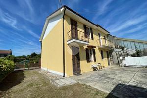 CASA SEMINDIPENDENTE A VALMACCA