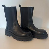 Twin-Set Stivaletto in pelle nera