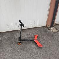 Monopattino a 3 ruote