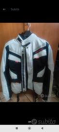 giacca e stivali moto
