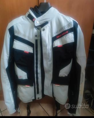 giacca e stivali moto