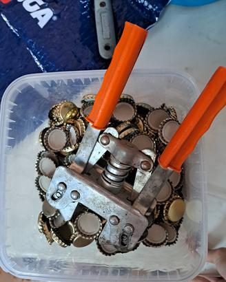 Tappatrice manuale a leve per tappi a corona (birr