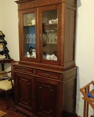 Credenza antica