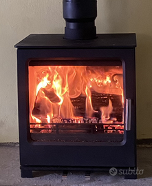 STUFA A LEGNA IN GHISA - 4 STELLE  - NUOVA