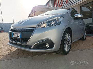 Peugeot 208 - 1.6 HDI 75CV - NEOPATENTATI