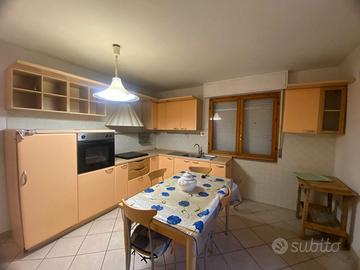 2 cucine  e 2 armadi