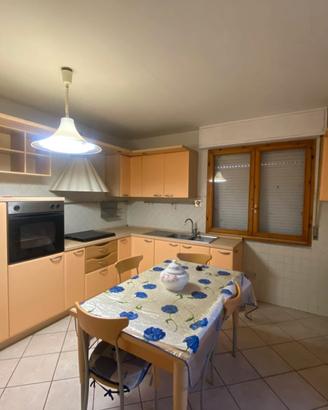 2 cucine  e 2 armadi
