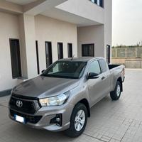 TOYOTA HILUX 2.4D-4WD EXECUTIVE
