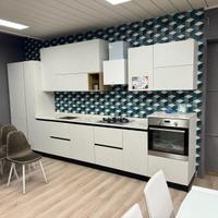 Cucina FEBAL CASA con piana in quarzo.