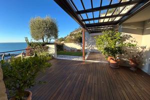 Appartamento di 236 m² con 4 locali e box auto dop