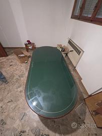 Tavolo e cabina armadio
