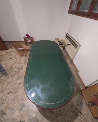 Tavolo e cabina armadio