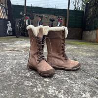 Caterpillar in pelle scamosciata