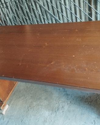 Tavolo in legno massiccio 