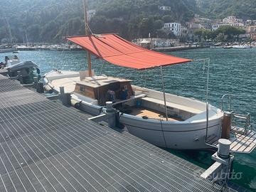 Gozzo sorrentino, in legno.