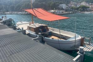 Gozzo sorrentino, in legno.