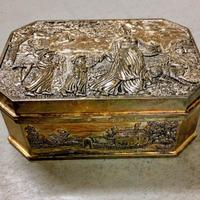 scatola portaoggetti decorata