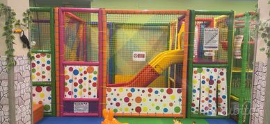 Playground e tappeto elastico