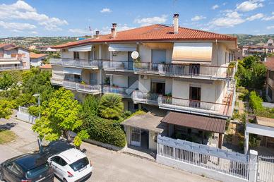 5 LOCALI A ROSETO DEGLI ABRUZZI