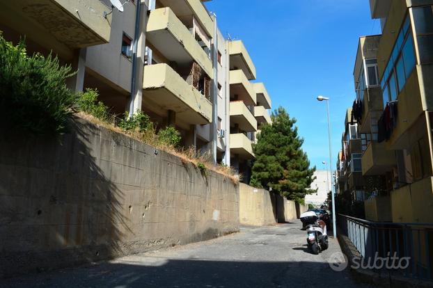 T. Trapani, appartamento con posto auto e cantina