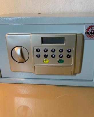 Cassaforte elettronica in acciaio massiccio