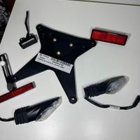 kit porta targa  con frecce ducati panigalev4 2021