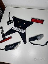 kit porta targa  con frecce ducati panigalev4 2021
