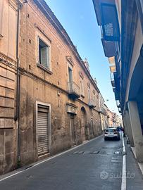 Vendita immobile indipendente con cortile in corte