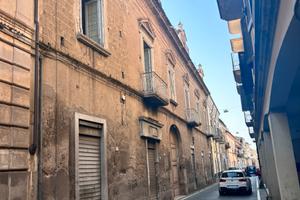 Vendita immobile indipendente con cortile in corte