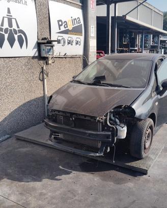 FIAT GRANDE PUNTO 1.4 B 2006 199A6000  PER RICAMBI
