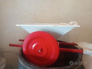 pigiatrice manuale uva 