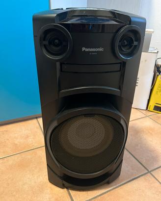 Cassa Panasonic Bluetooth con cavo.