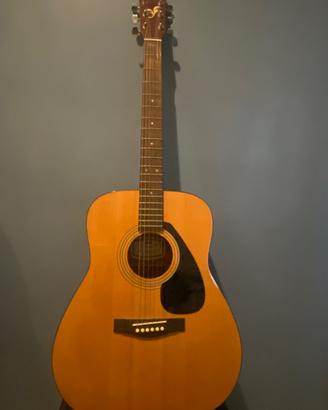Chitarra acustica Yamaha serie FG-402