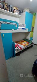 letto a castello , armadio e cassetti