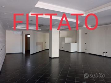 Locale Commerciale Buono Stato Interno