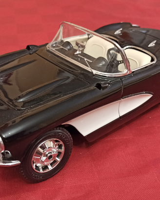 Burago Chevrolet Corvette (1957) Modello