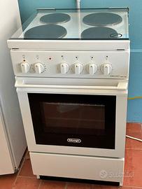 cucina con forno De Longhi tutta elettrica
