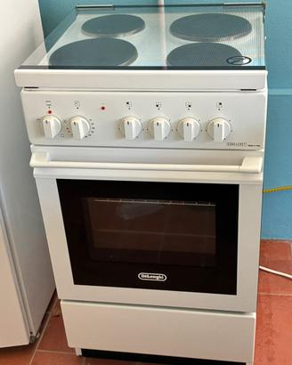 cucina con forno De Longhi tutta elettrica