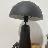 lampada da tavolo nera