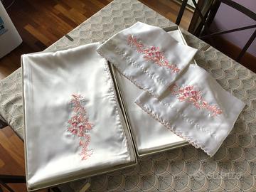 Completo lenzuola matrimoniali seta ricamo a mano