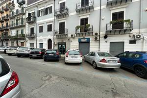 Negozo pa-centro,via carini,82 libero