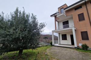 VILLA A SCHIERA A CASTIGLIONE DEL GENOVESI