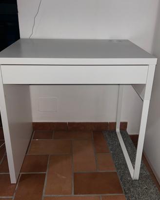 Scrivania IKEA MICKE bianca – come nuova