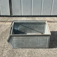 Contenitori a bocca di lupo in ferro, grandi 