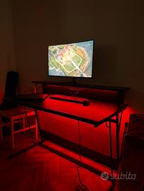 Scrivania led + monitor curvo